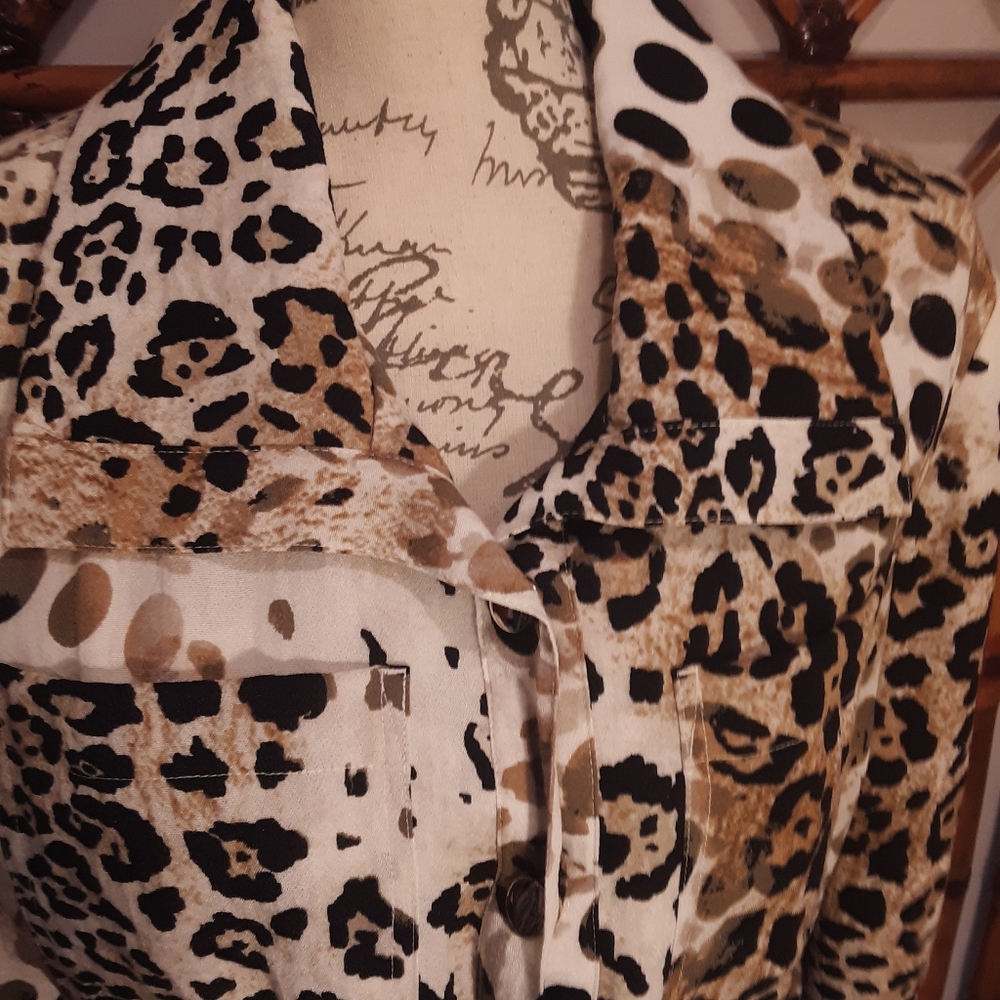 CHICO'S LEOPARD PRINT UTILITY JACKET - Picture 3 of 8